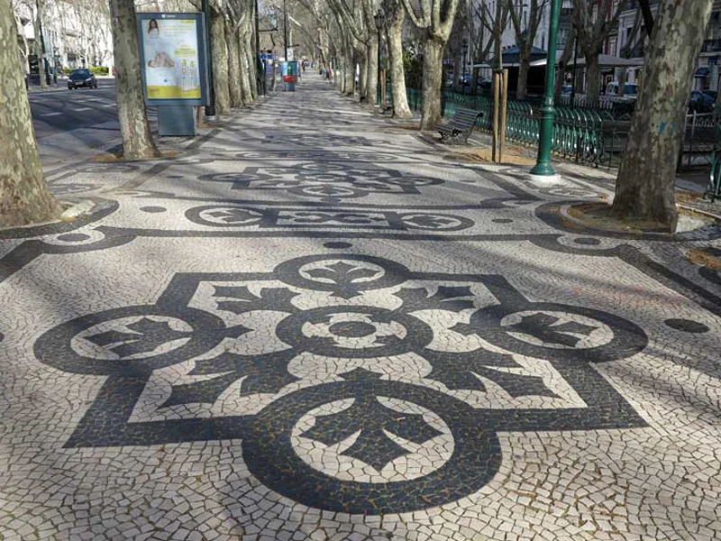 Av. Liberdade, Restauradores cobblestone - Lisbon in Black and white