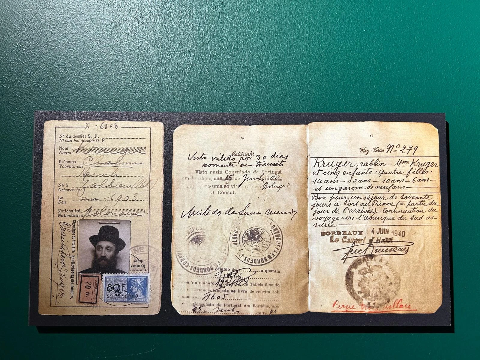 Visa for Rabbi Krüger and his 4 children